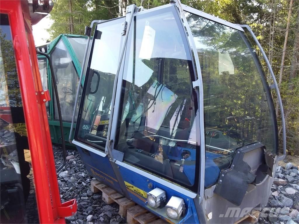 Rottne F18 キャビン及び内装