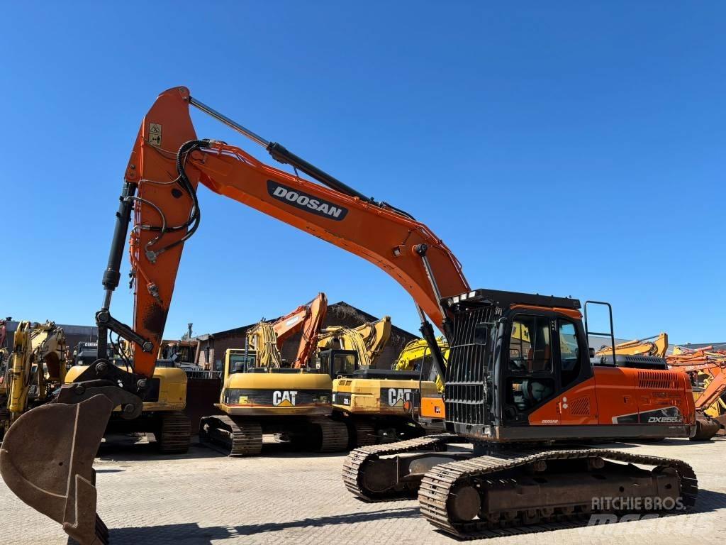 Doosan DX 255 NLC-5 大型油圧ショベル12t以上（パワーショベル・ユンボ）