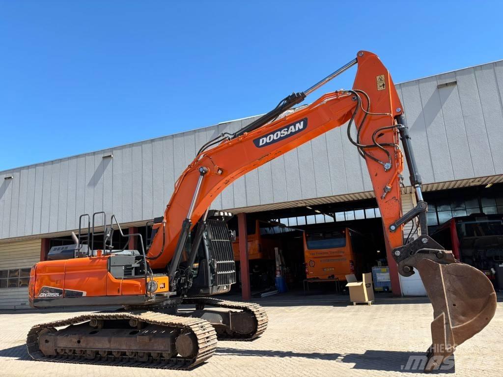 Doosan DX 255 NLC-5 大型油圧ショベル12t以上（パワーショベル・ユンボ）