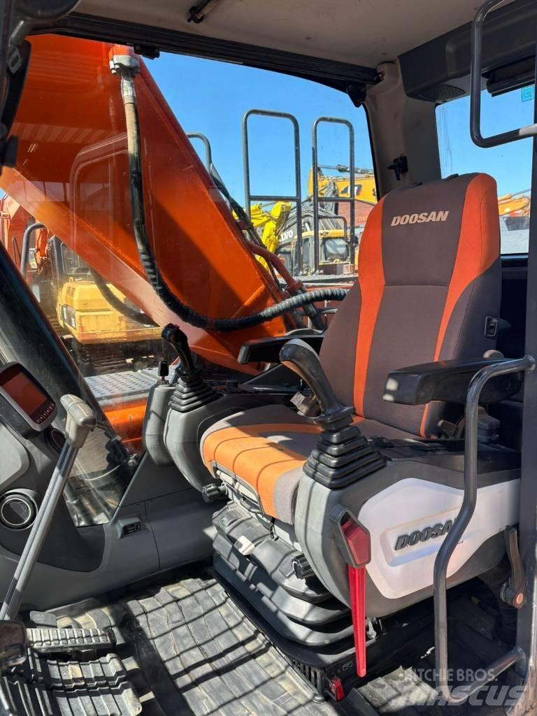 Doosan DX 255 NLC-5 大型油圧ショベル12t以上（パワーショベル・ユンボ）