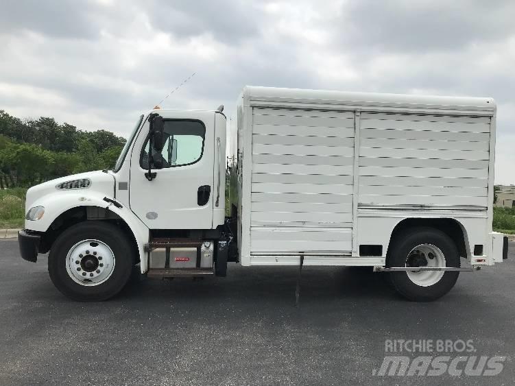 Freightliner M2 飲料運送車両