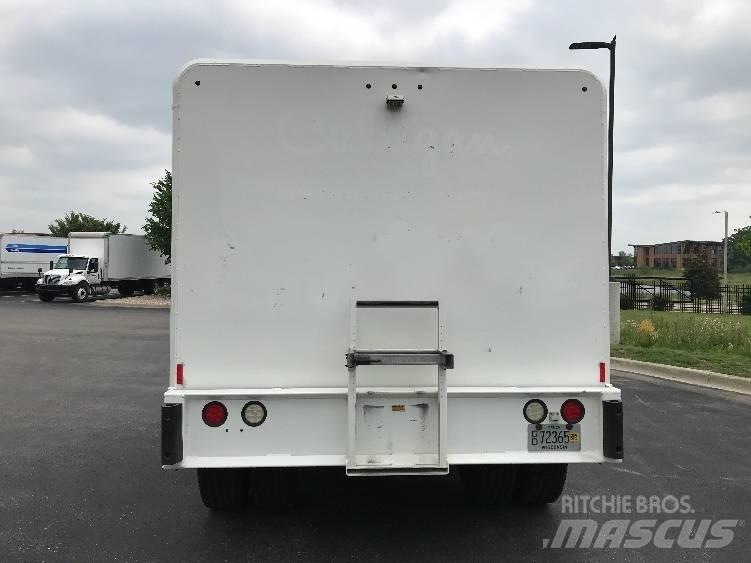 Freightliner M2 飲料運送車両