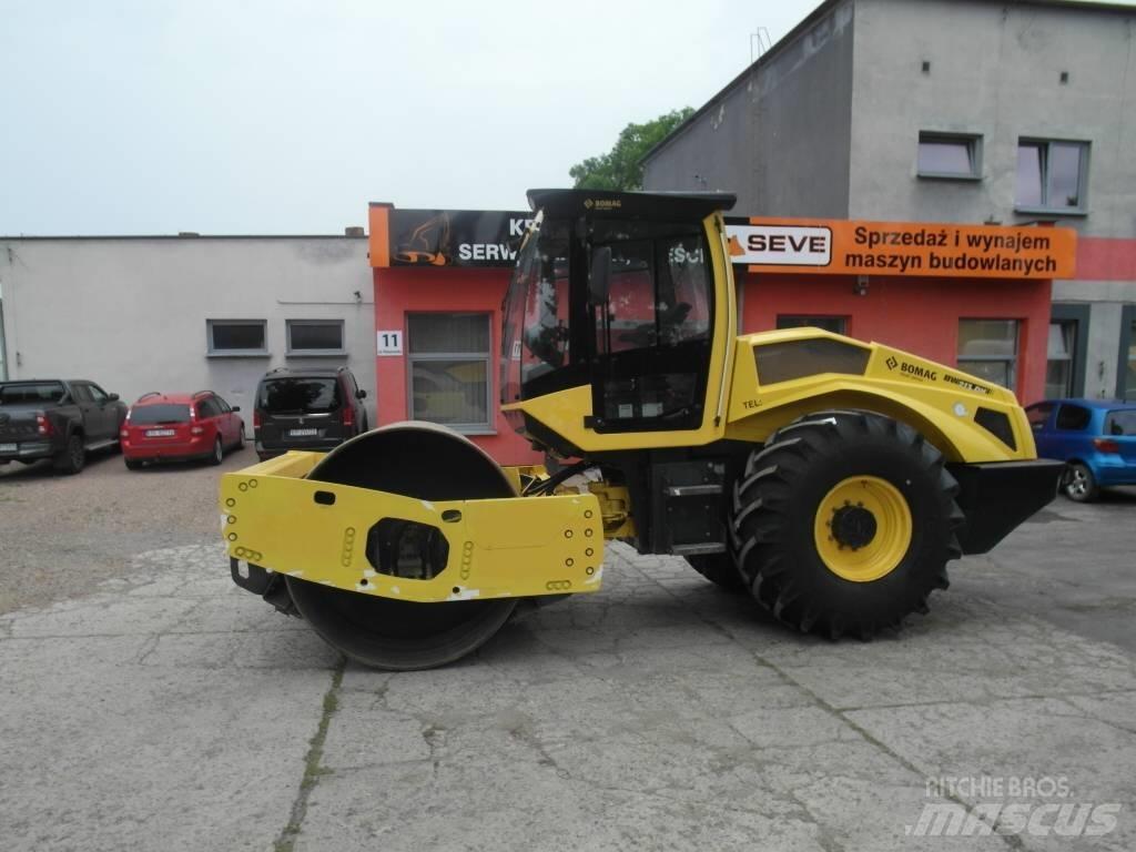 Bomag BW 213 DH-5 振動ローラ