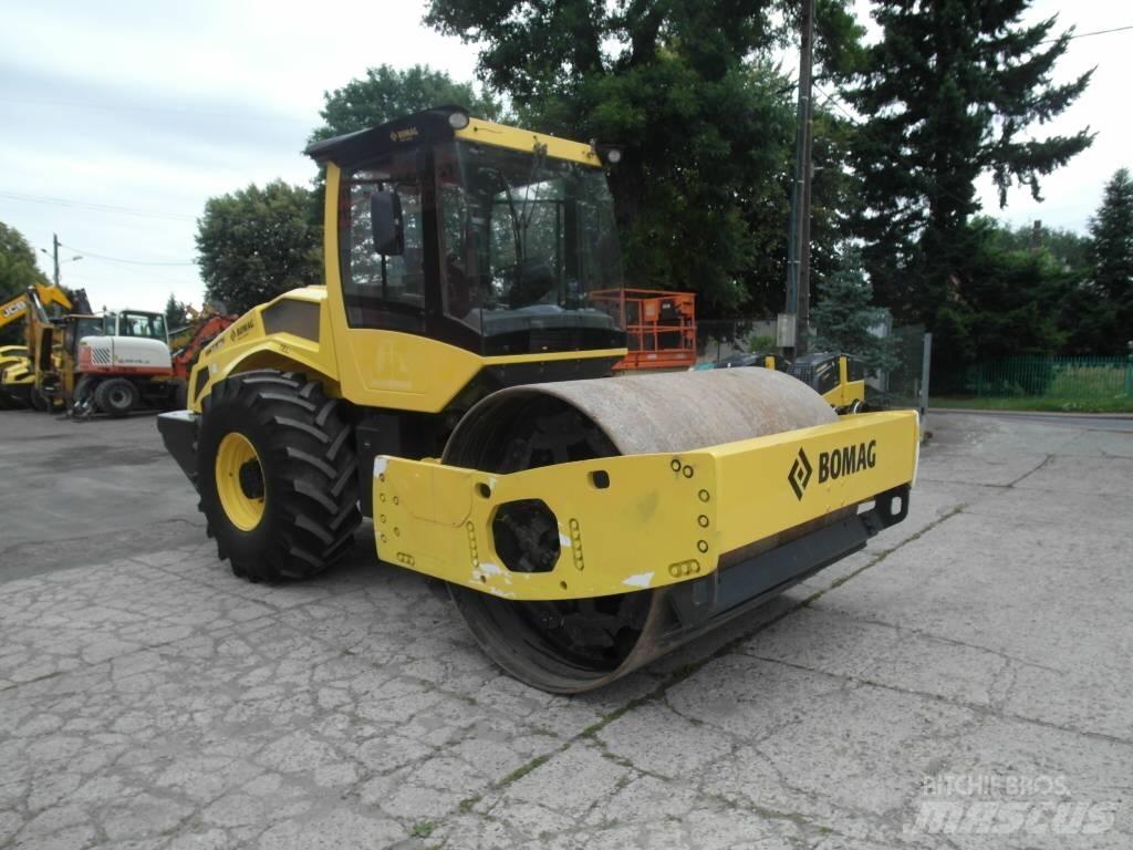Bomag BW 213 DH-5 振動ローラ