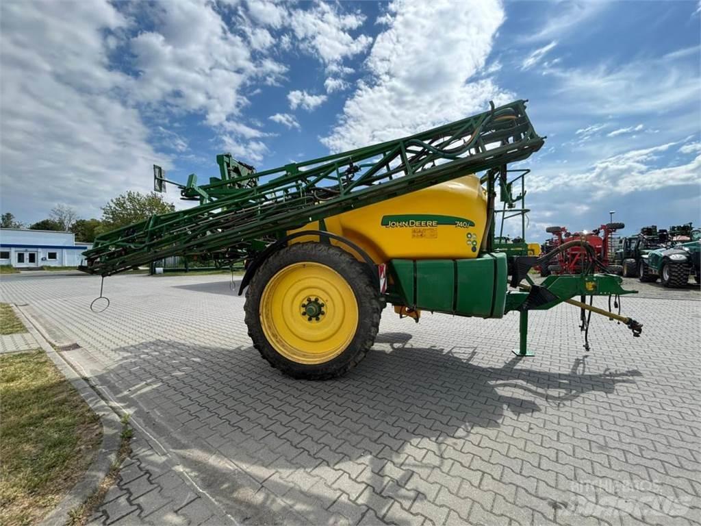John Deere 740i 牽引型スプレイヤー