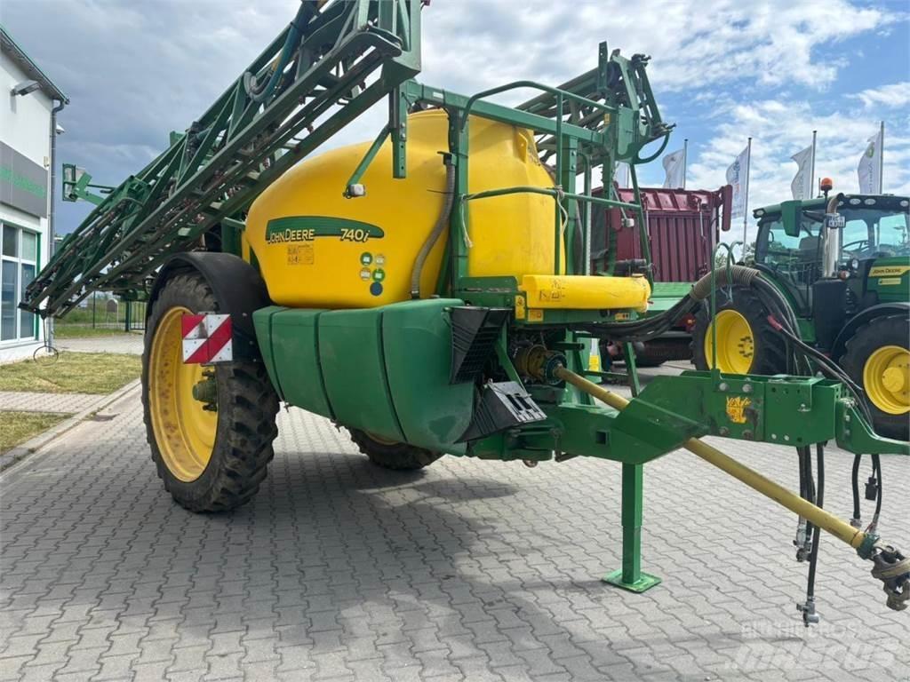 John Deere 740i 牽引型スプレイヤー