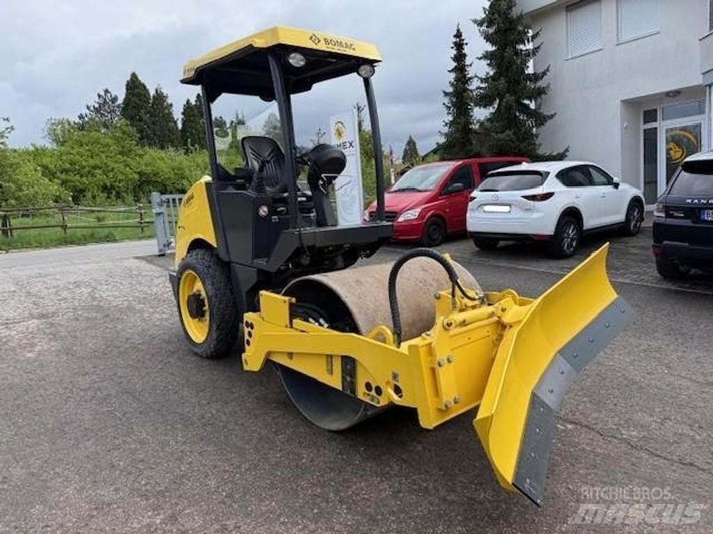 Bomag 124 DH-5 振動ローラ
