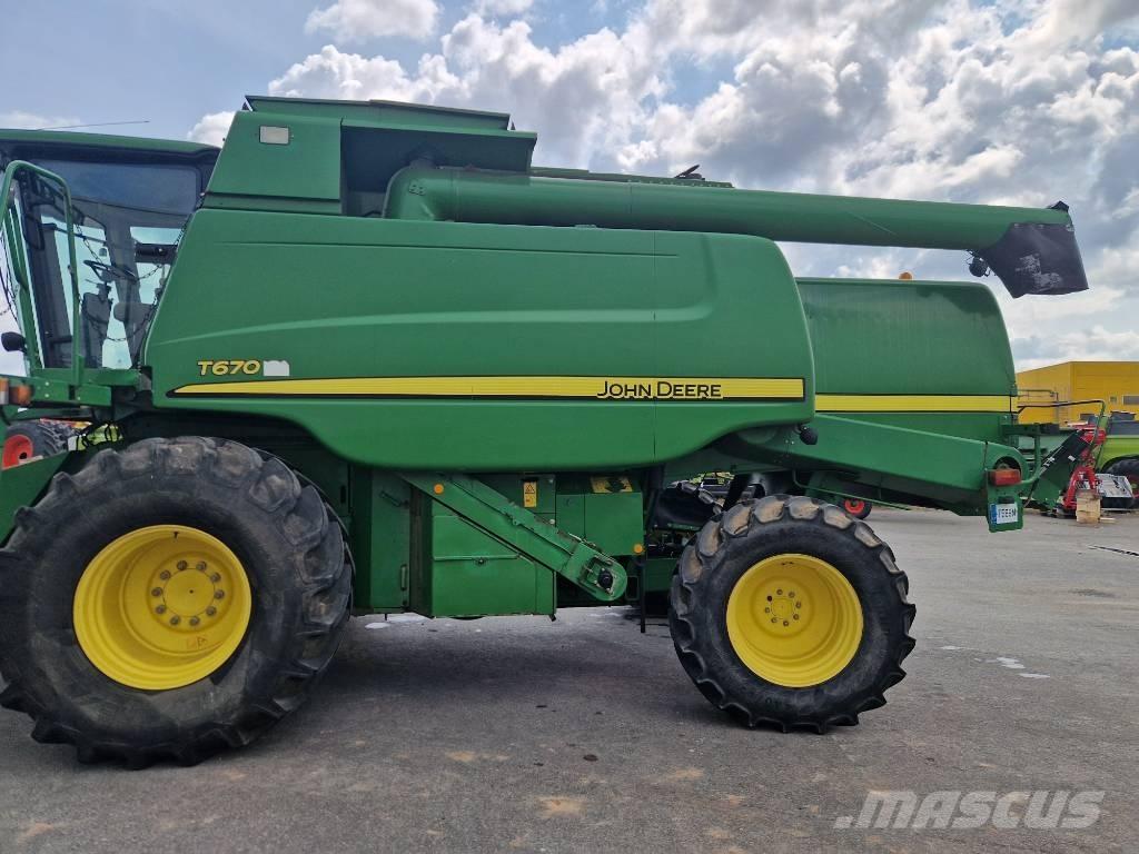 John Deere T670 コンバイン