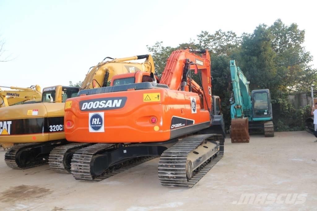 Doosan dx225 大型油圧ショベル12t以上（パワーショベル・ユンボ）