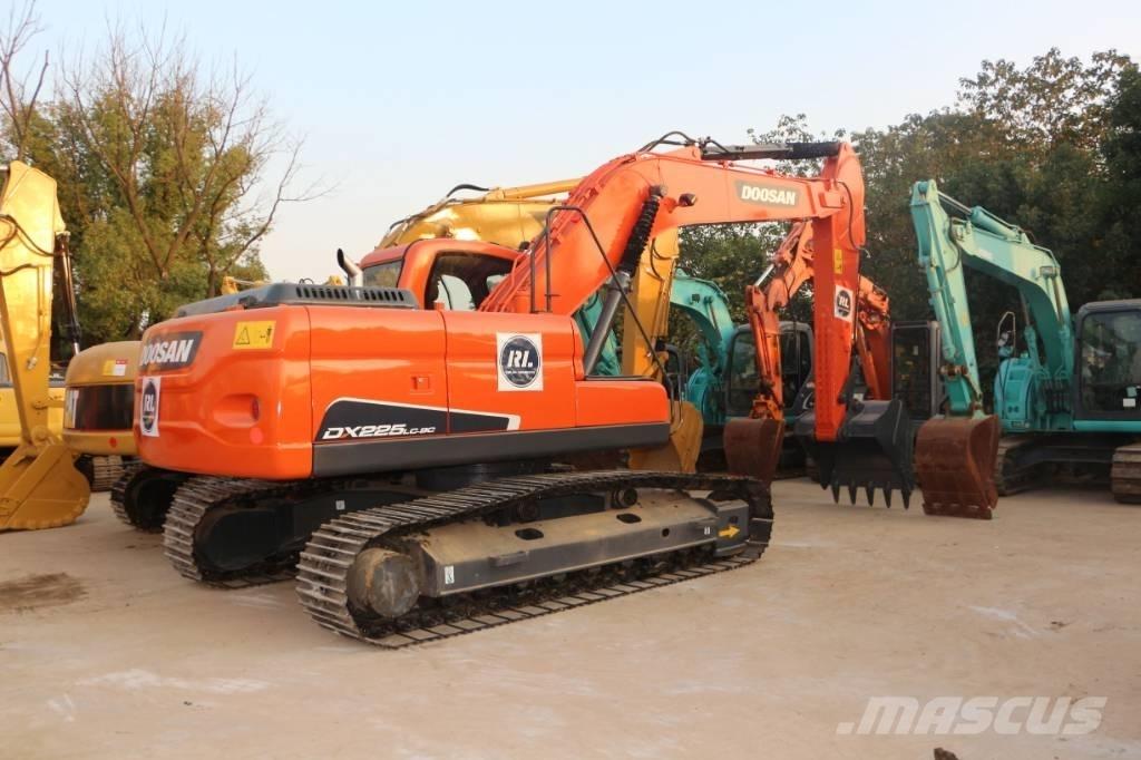 Doosan dx225 大型油圧ショベル12t以上（パワーショベル・ユンボ）