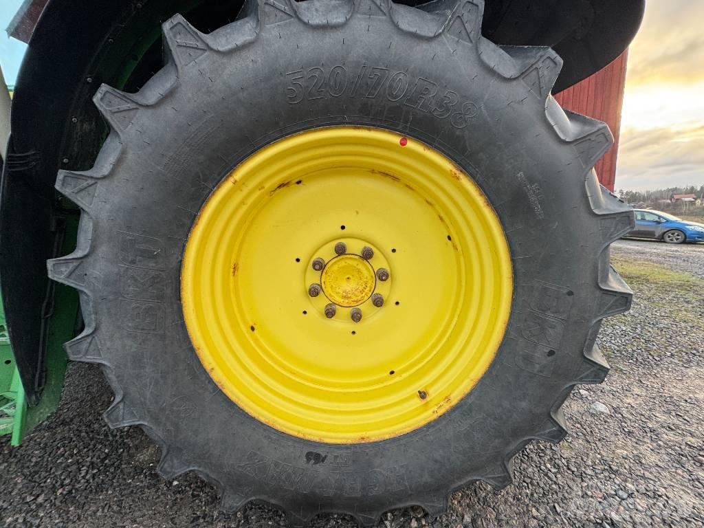 John Deere 6130 R トラクター