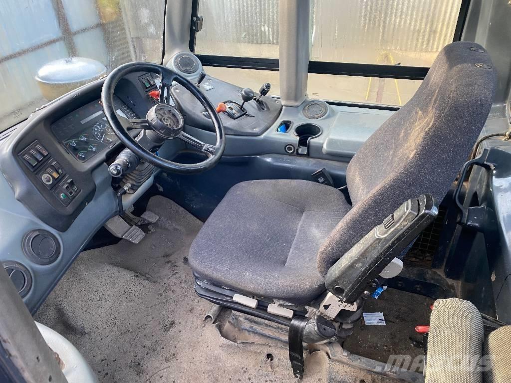 Bell B 25 D アーティキュレート式ダンプトラック