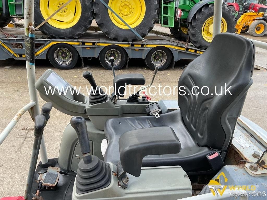 Takeuchi TB 216 ミニ油圧ショベル 7t以下（ミニユンボ・ミニディガー）