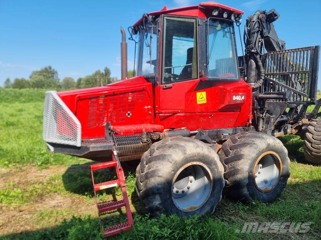 Komatsu 840.4 フォワーダー