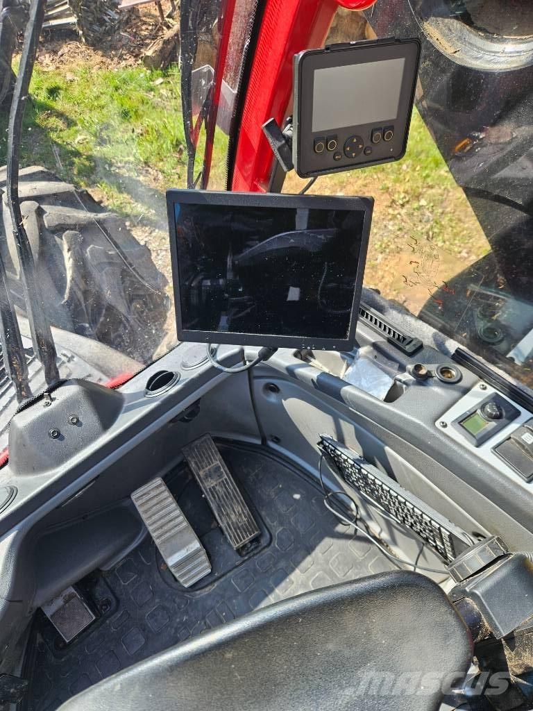 Komatsu 951 ハーベスター