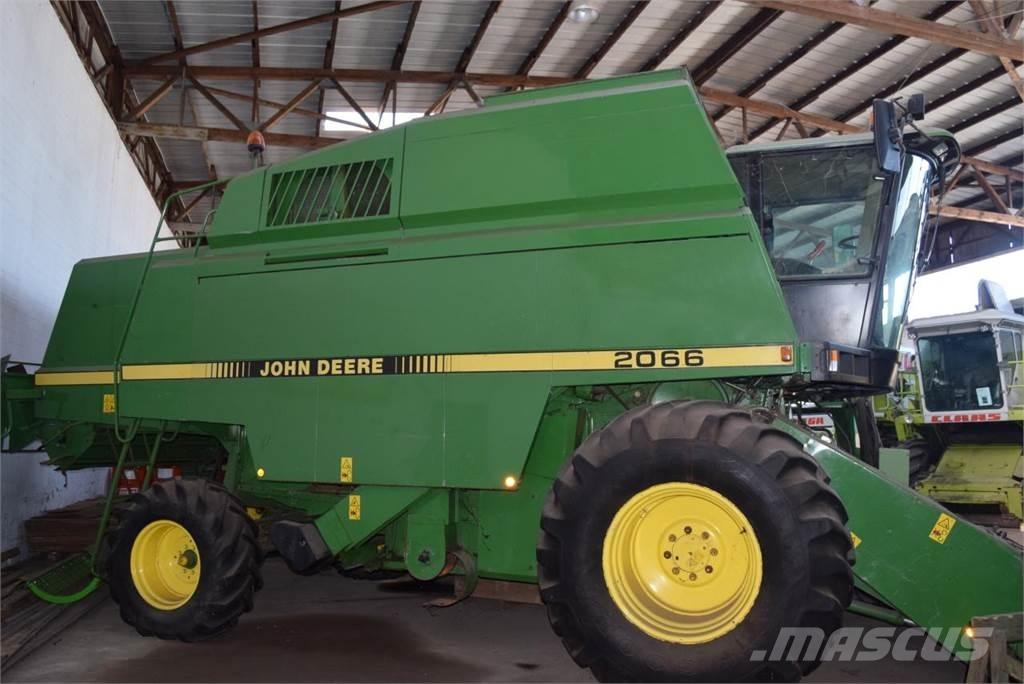 John Deere 2066 コンバイン