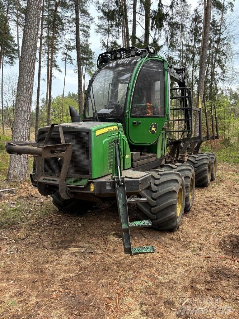 John Deere 810 E フォワーダー