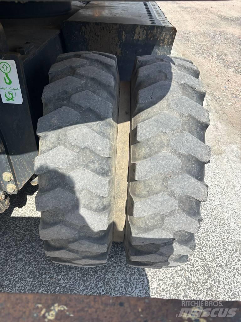 Komatsu PW 160 ホイール式油圧ショベル（パワーショベル・ユンボ・バックホー）
