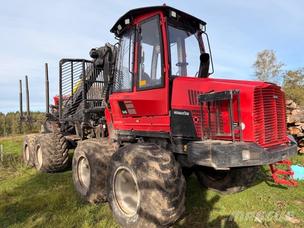 Komatsu 845 フォワーダー