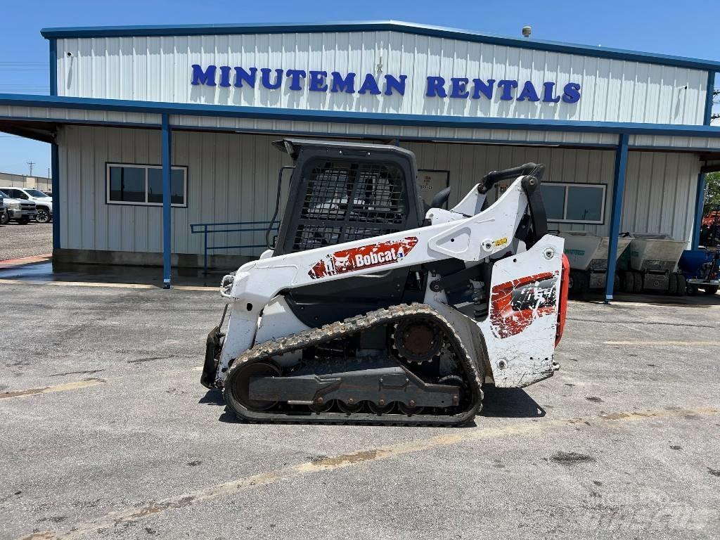 Bobcat T64 スキッドステアローダー