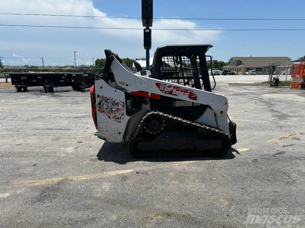 Bobcat T64 スキッドステアローダー