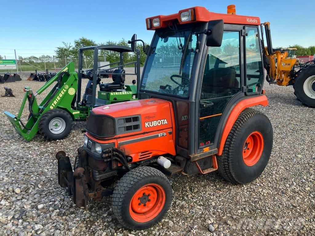 Kubota ST 30 コンパクトトラクター