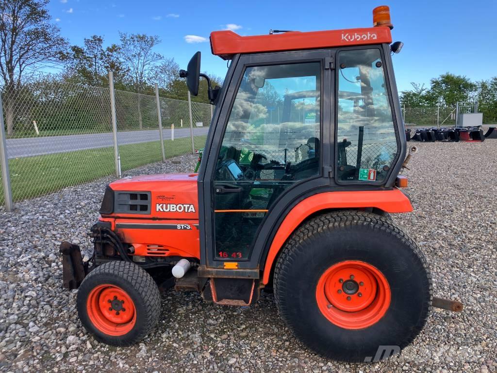 Kubota ST 30 コンパクトトラクター