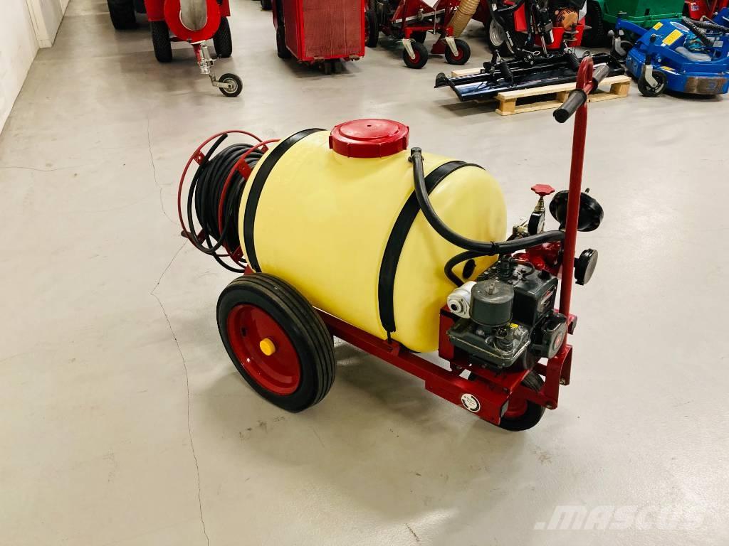 Hardi TR3-200 牽引型スプレイヤー