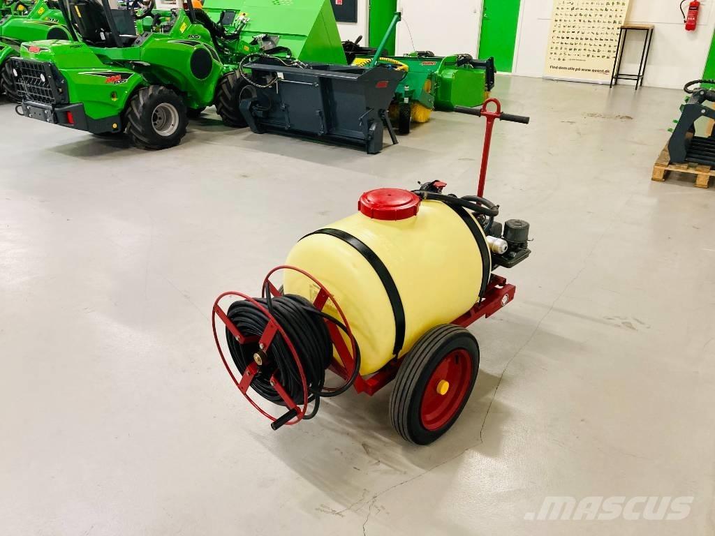 Hardi TR3-200 牽引型スプレイヤー