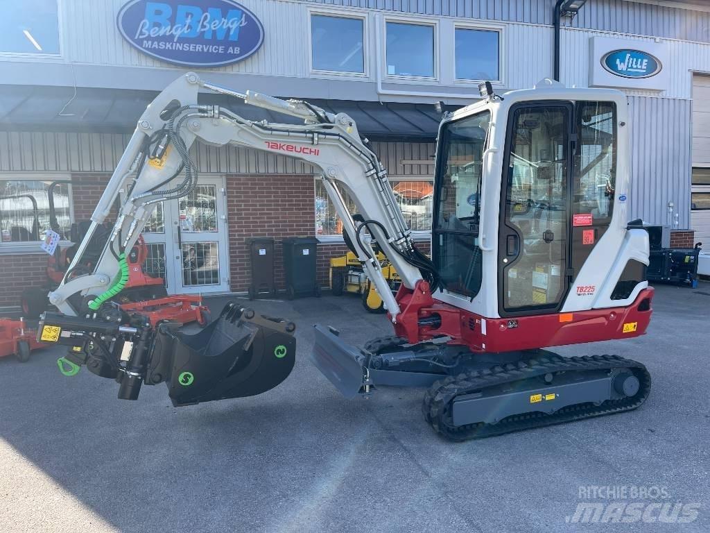 Takeuchi TB 225 ミニ油圧ショベル 7t以下（ミニユンボ・ミニディガー）