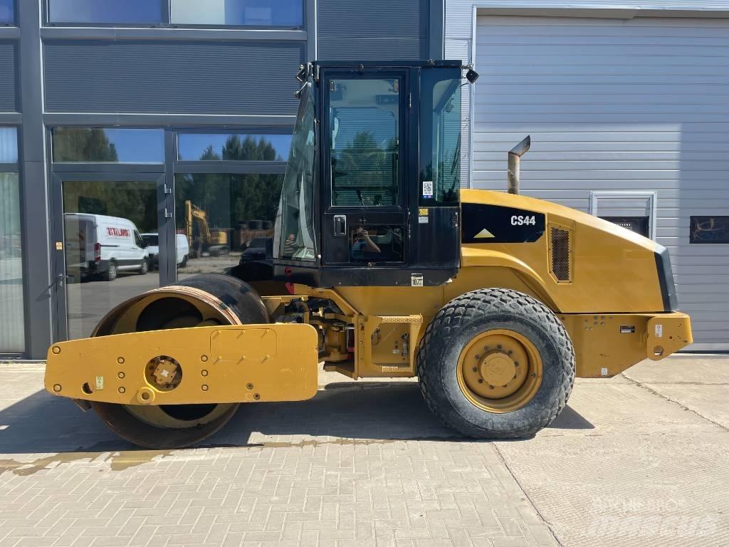 CAT CS44 振動ローラ