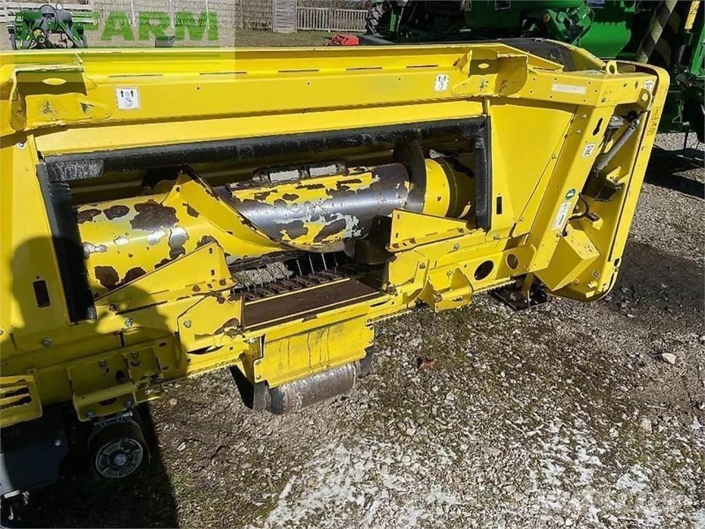 John Deere 8300 自走式フォレージハーベスター