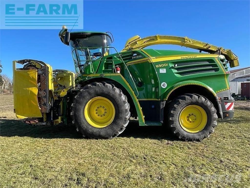 John Deere 8300 自走式フォレージハーベスター
