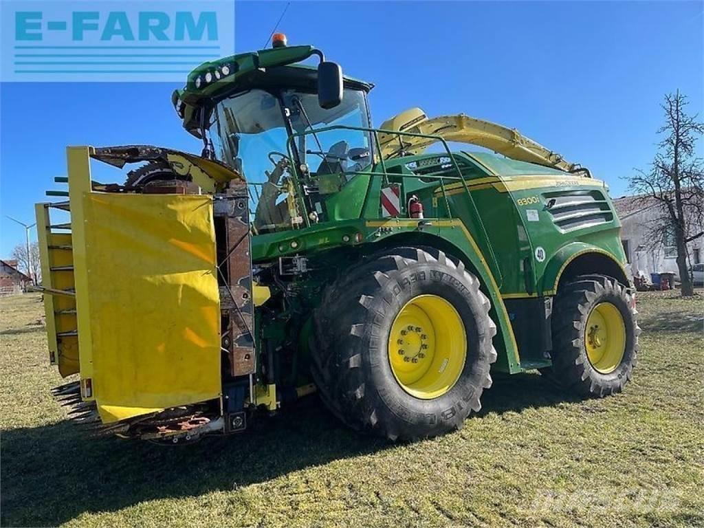 John Deere 8300 自走式フォレージハーベスター