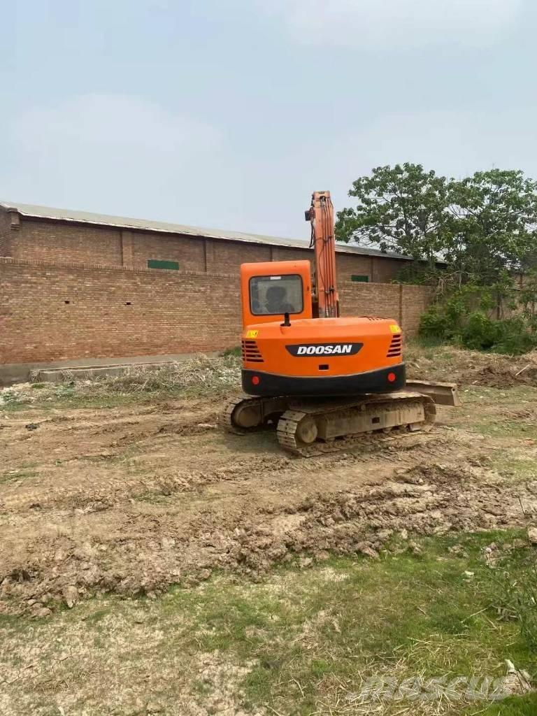 Doosan DX 80 中型油圧ショベル 7ｔ-12ｔ（ユンボ・パワーショベル・バックホー）