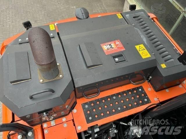 Hitachi ZX 140 W-6 ホイール式油圧ショベル（パワーショベル・ユンボ・バックホー）