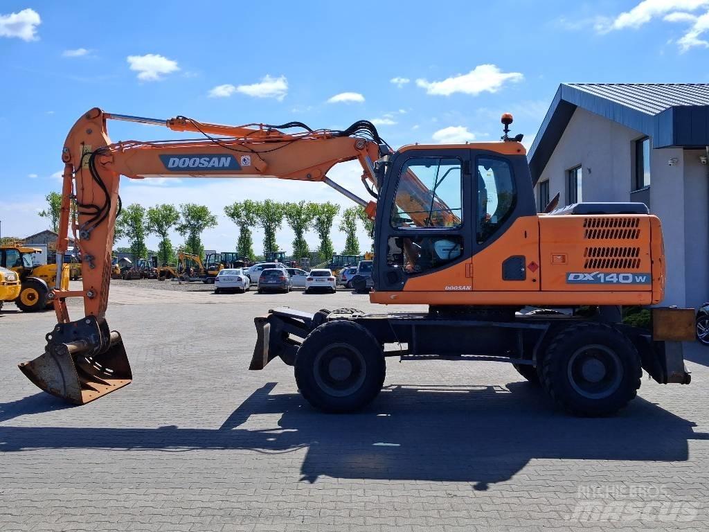 Doosan DX 140 W-3 ホイール式油圧ショベル（パワーショベル・ユンボ・バックホー）