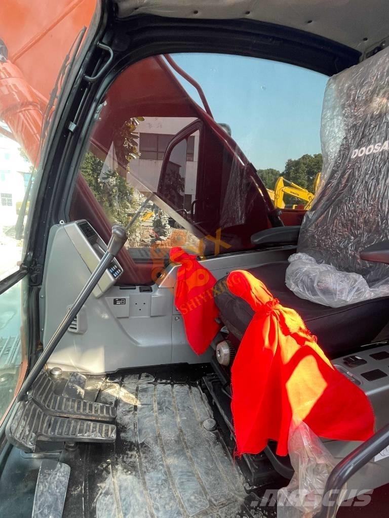 Doosan DX 225 LC 大型油圧ショベル12t以上（パワーショベル・ユンボ）