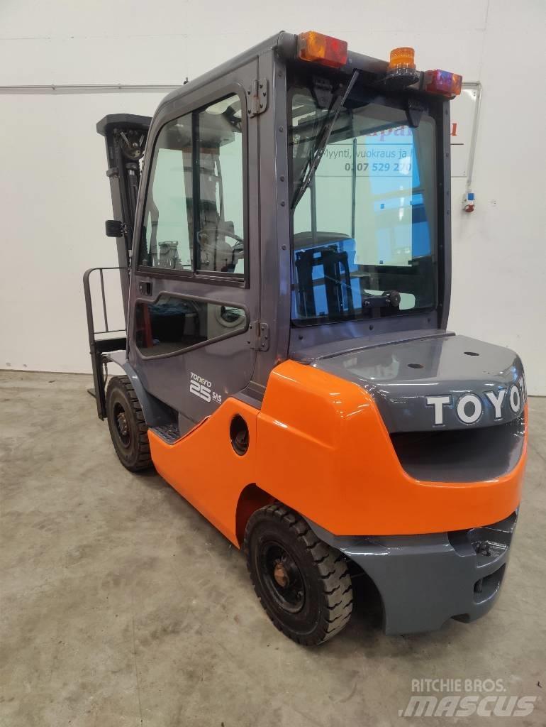 Toyota 02-8 FDF25 ディーゼル・軽油