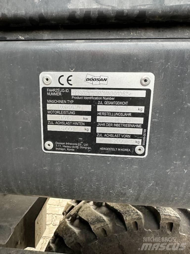 Doosan DX 190 W-7 ホイール式油圧ショベル（パワーショベル・ユンボ・バックホー）