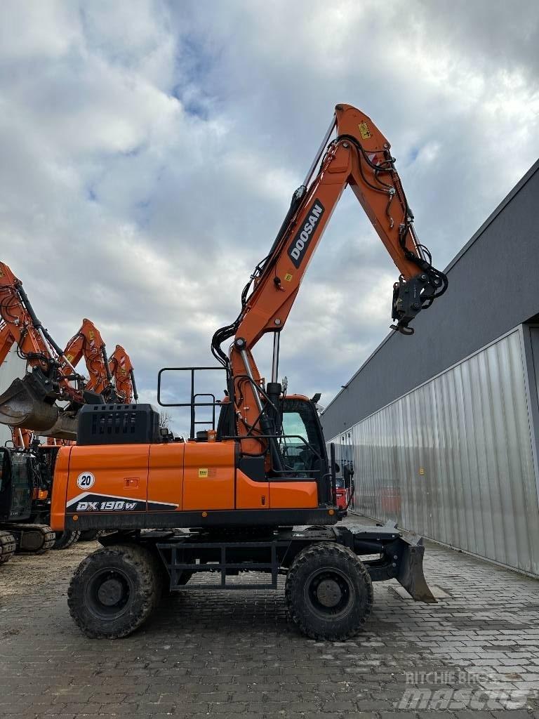 Doosan DX 190 W-7 ホイール式油圧ショベル（パワーショベル・ユンボ・バックホー）