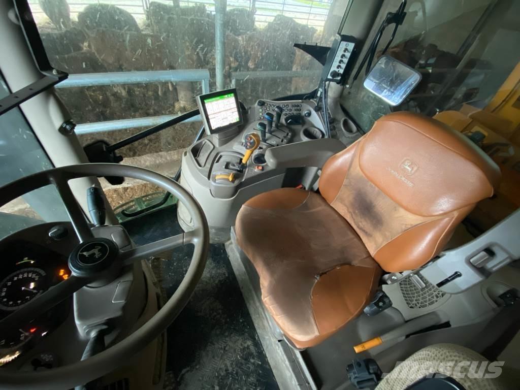 John Deere 6120R トラクター