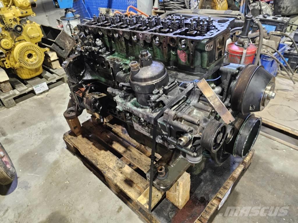 Volvo D8J エンジン