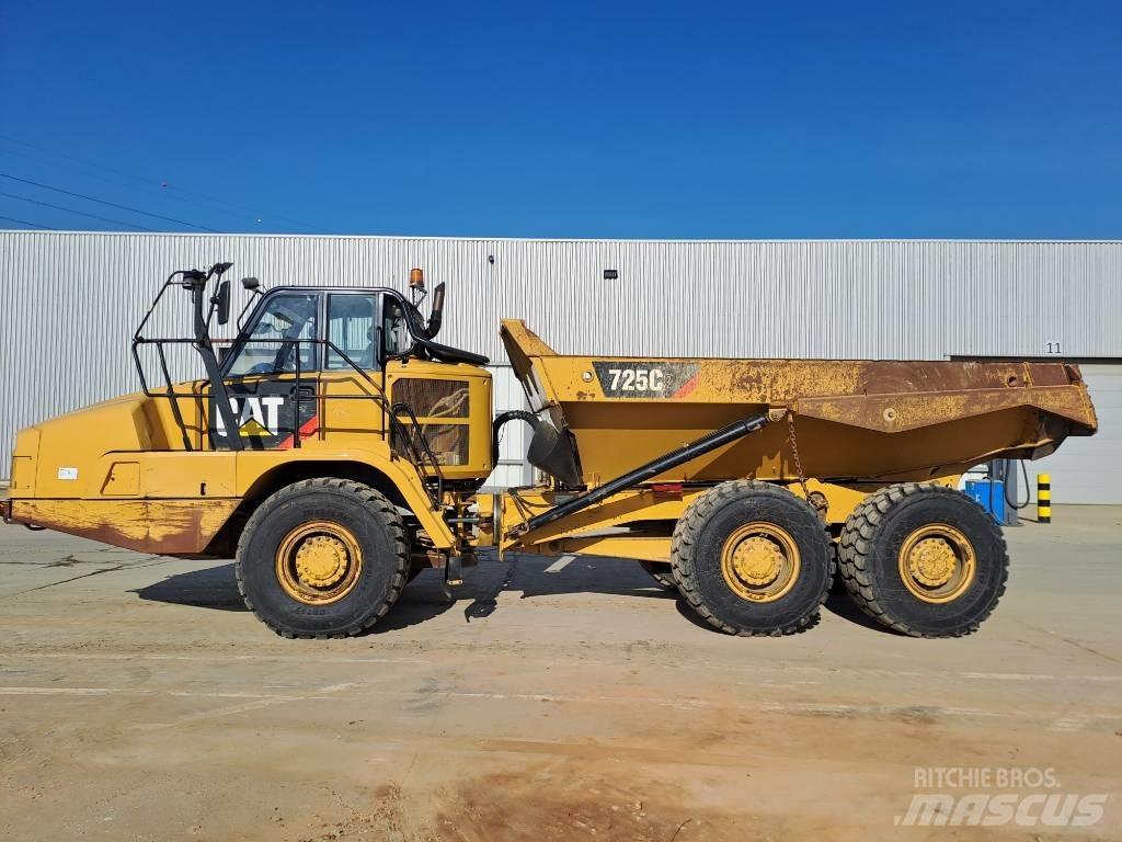 CAT 725C2 アーティキュレート式ダンプトラック