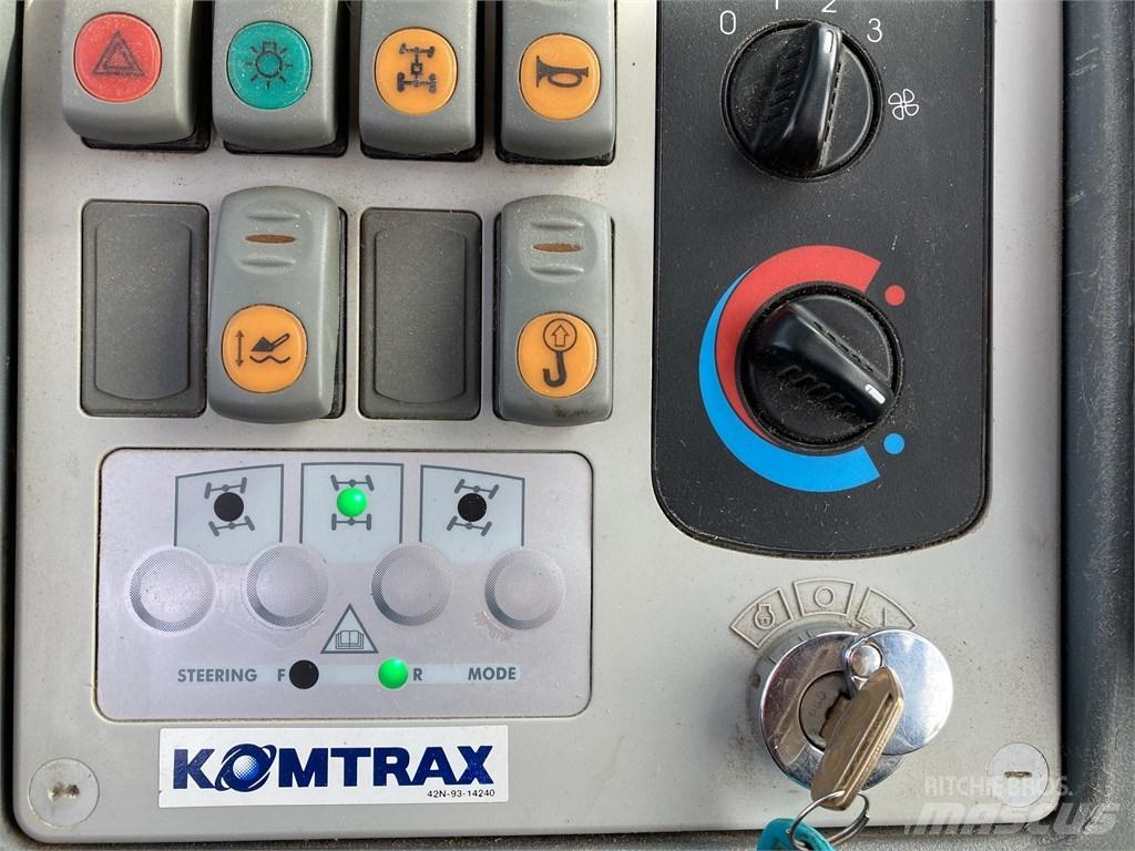 Komatsu WB93S-5E0 バックホーローダー