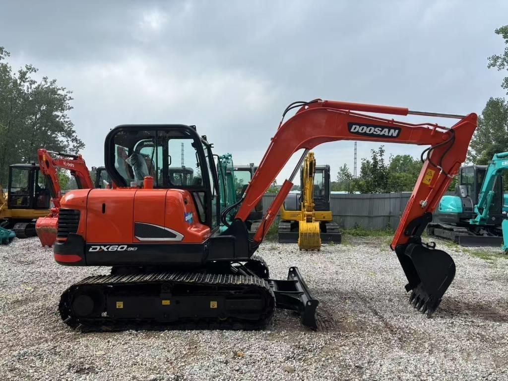 Doosan DX 60 ミニ油圧ショベル 7t以下（ミニユンボ・ミニディガー）