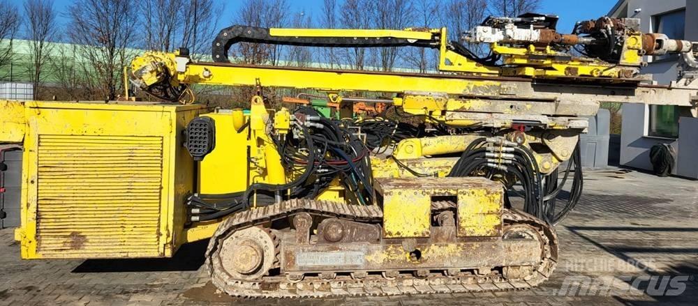 Klemm KR806-3D 杭打ち機