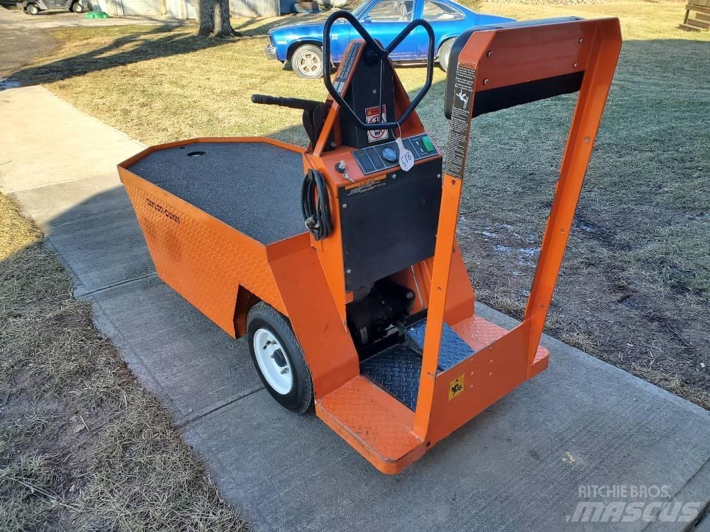 Taylor-Dunn SC100 トーイングトラック