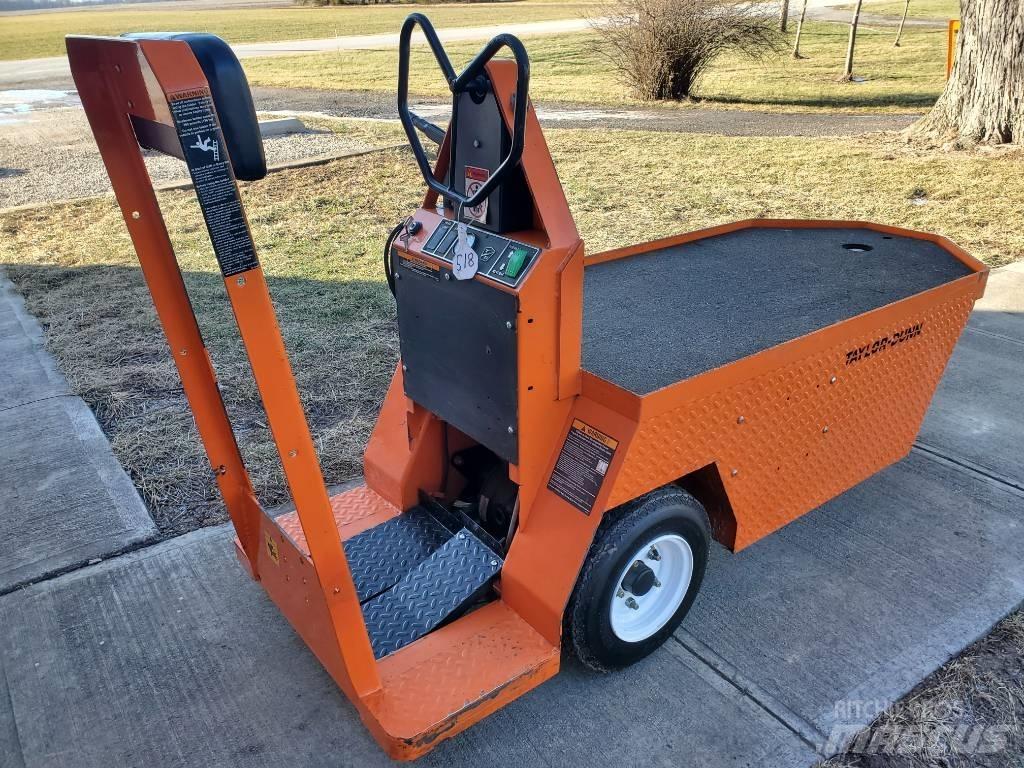 Taylor-Dunn SC100 トーイングトラック