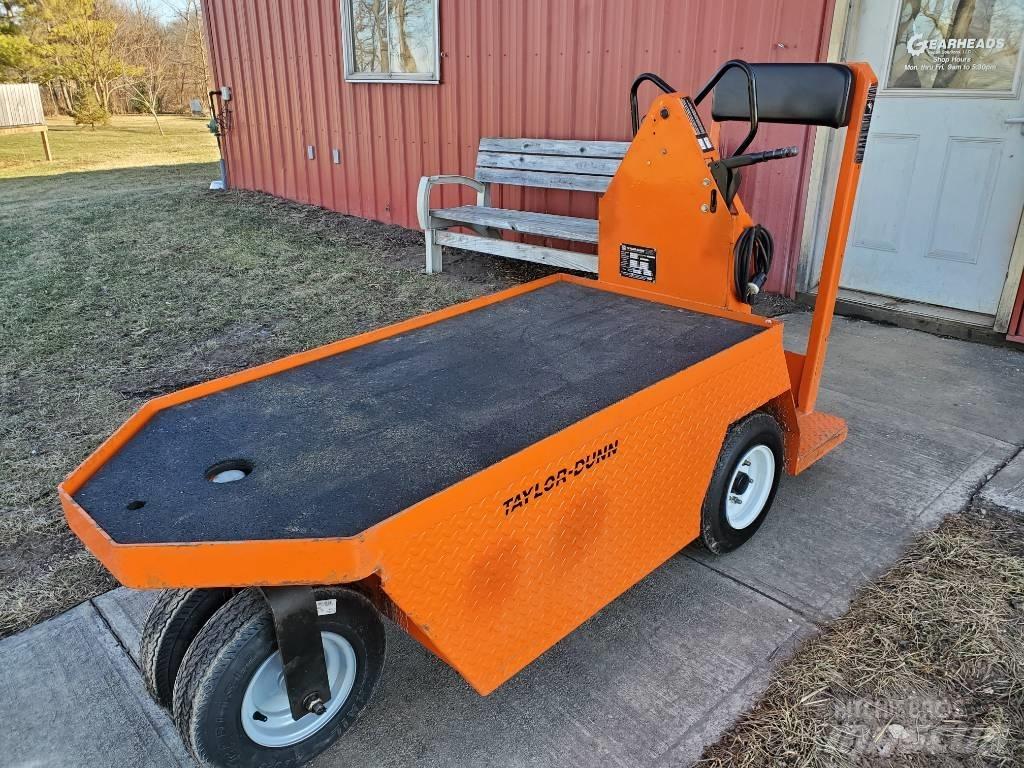 Taylor-Dunn SC100 トーイングトラック